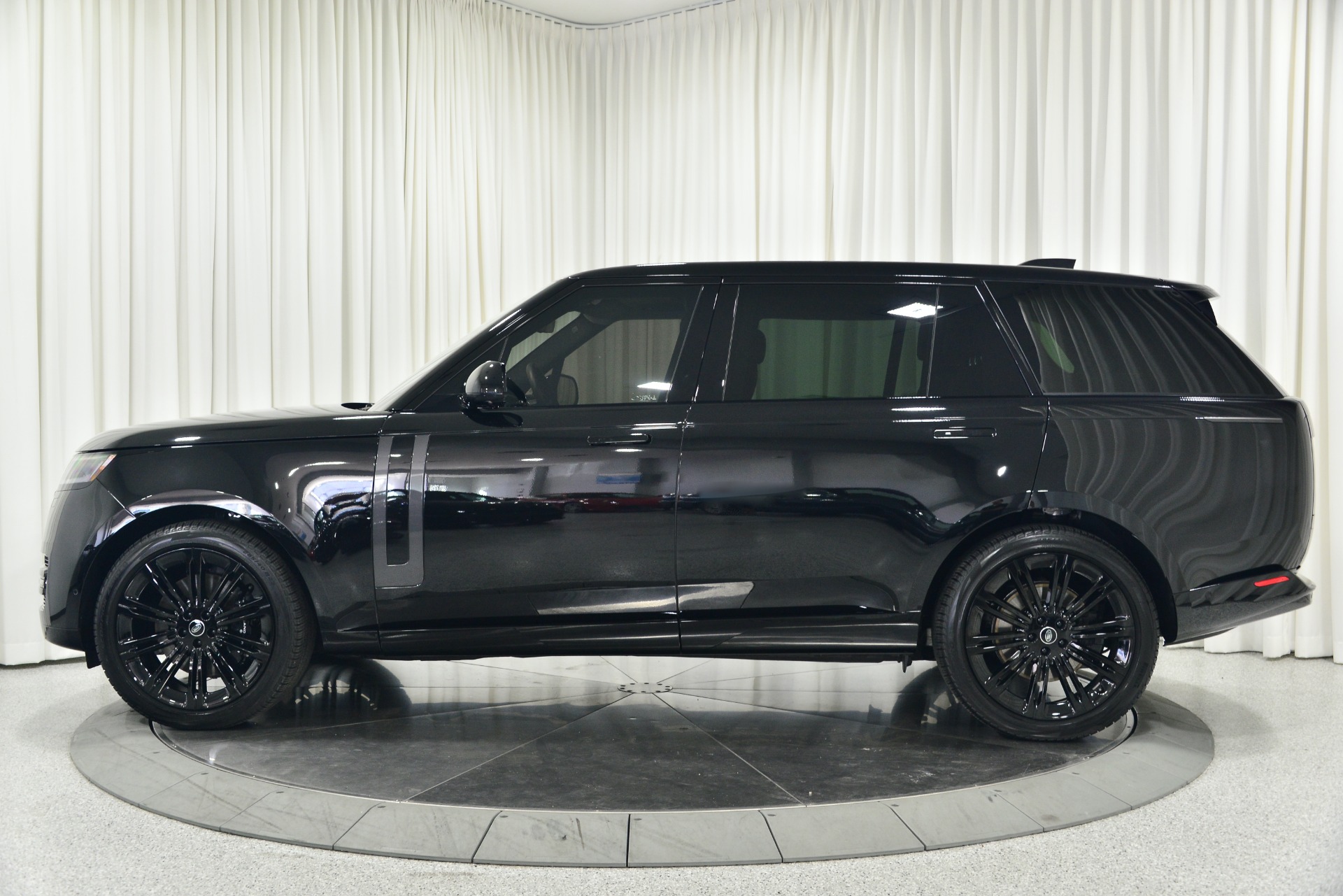 Range Rover dressed up in Louis Vuitton goes overboard - Carbon Turbo -  Official Website