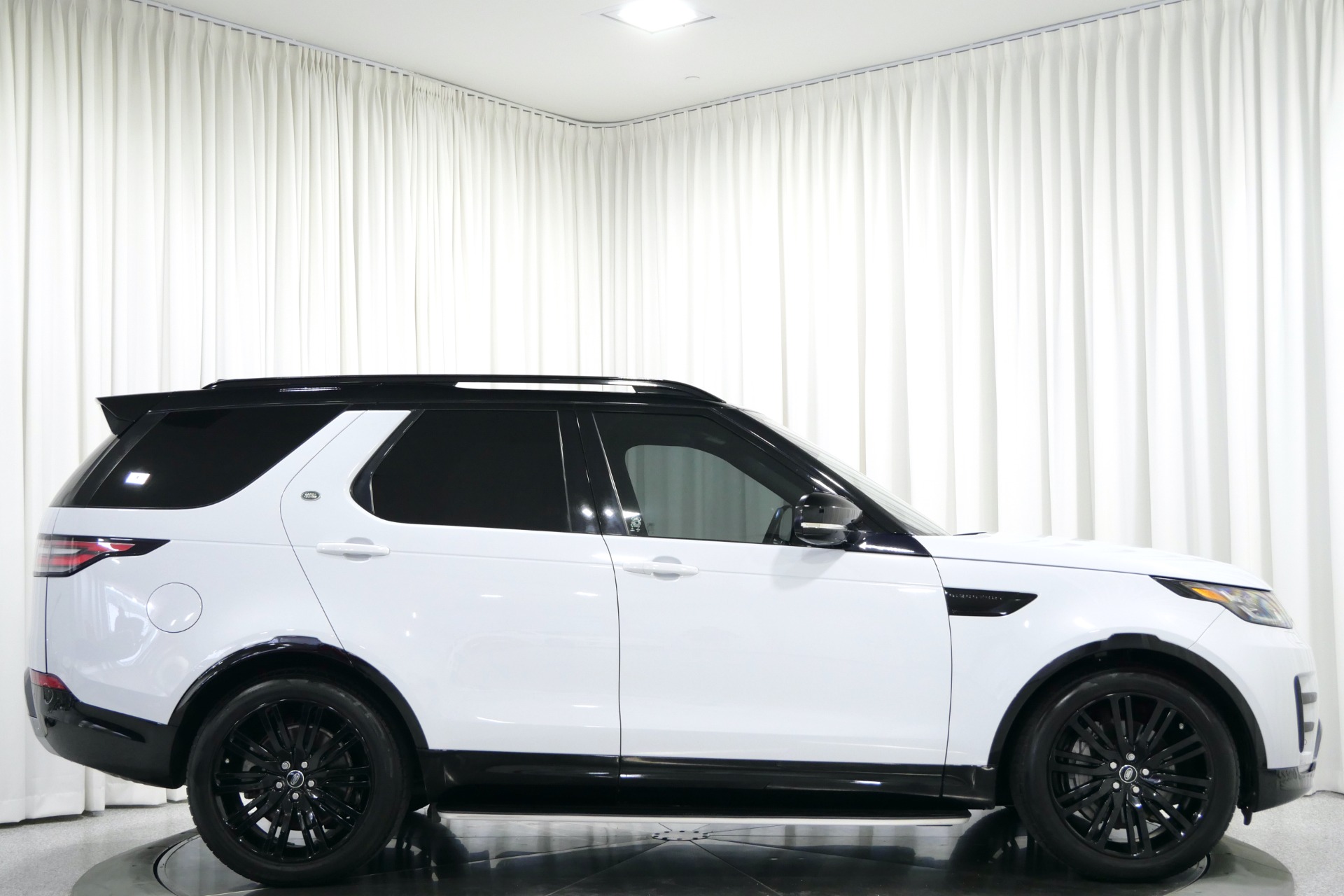 Land Rover Introduces New HSE Luxury and XS Specifications For